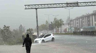 Aniden bastıran sağanak Düzcelileri hazırlıksız yakaladı