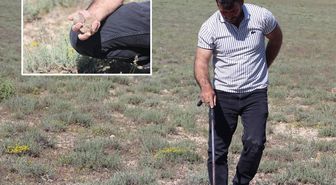Demir çubukla arayıp buluyor, günde 40 kilo topluyor: Evini, arabasını ve arsasını aldı bile