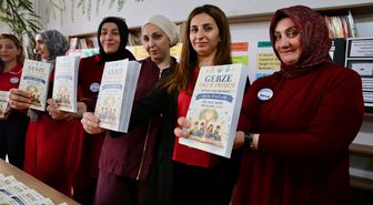 Kitap okuyan anneler kendi öykülerini yazdı
