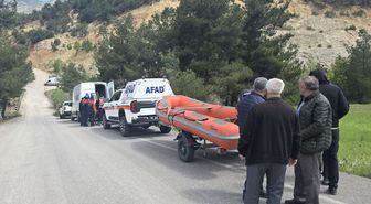 Kız çocuğu kazanın şokuyla kendini çaya attı, akıntıya kapılıp kayboldu