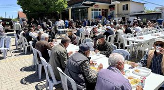 Ahlatlıburun Köyü'nde Geleneksel Hayra 3 Bin Kişi Katıldı