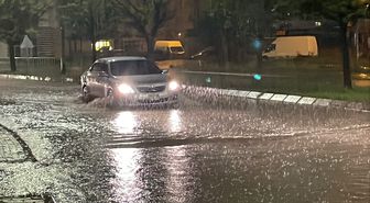 Kayseri'de sağanak sele dönüştü; yollar göle döndü
