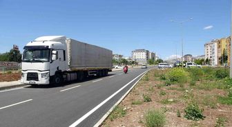 Kilis'te tır ile çarpışan motosikletteki 2 kişi ağır yaralandı