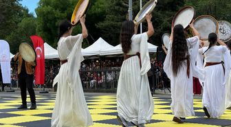 Diyarbakır'da 19 Mayıs, erbane ve Kürtçe müziklerle kutlandı