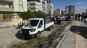 Kilis'te kamyonet ile motosikletin çarpıştığı kazada 3 kişi yaralandı