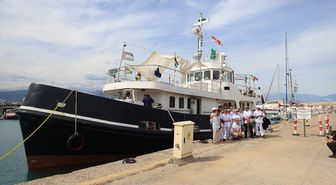 Gazze'ye Yardım Götüren 'Family' Teknesi Finike'de Marinaya Yanaştı