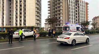 Alanya'da kontrolden çıkan otomobil refüje çıktı