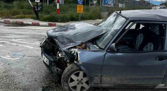 Burdur'da okul servisi ile otomobil çarpıştı: 7 yaralı
