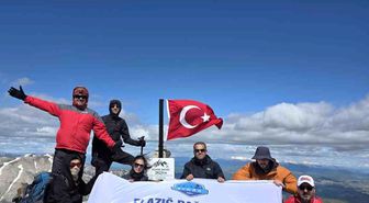 Elazığ'ın en yüksek zirvesinde anlamlı 19 Mayıs tırmanışı