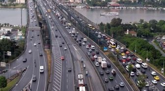 İstanbul'da yağmur trafiği felç etti: Yoğunluk yüzde 85