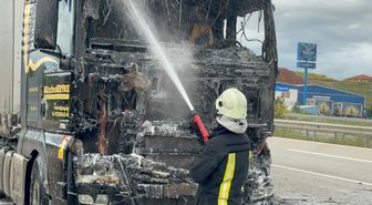 Kırıkkale'de seyir halindeki TIR'da çıkan yangın söndürüldü