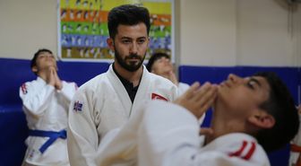 Milli judocu Mehmet Ali Ravi, başarısını antrenörlük kariyerinde de sürdürüyor