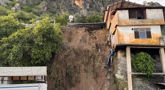 Hatay'da şiddetli sağanak: 1 ölü, 3 yaralı, köprü ve yollar çöktü