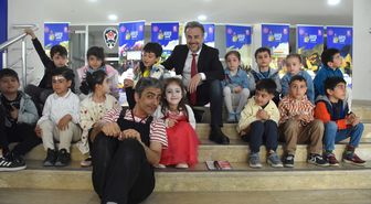 Çocuk yaşta yuttuğu sahne tozu tiyatronun müdürü yaptı