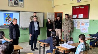 Dicle Kaymakamı Atış, öğrenci ve öğretmenlerle bir araya geldi