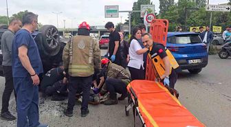Kadıköy'de sürücüsünün rahatsızlanması sonucu otomobil takla attı