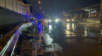 Kaza yaptı, motor yerinden çıktı: 1'i ağır 2 yaralı