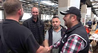 Kurban pazarında güldüren anlar : Mali Polis çetin pazarlığa dahil oldu