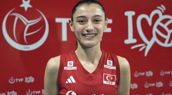 Nilüfer Belediyesporlu voleybolcular Merve İzbilir ve Buse Ünal'ın milli forma gururu