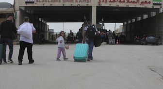 Suriyelilerin Kurban Bayramı öncesi ülkelerine dönüşü sürerken Öncüpınar Sınır Kapısı'nda yoğunluk yaşanıyor