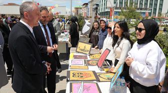 Ağrı’da “Vakti Kuşanmak” sergisine yoğun ilgi: Ulu Cami avlusu manevi atmosfere büründü