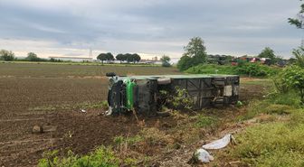 Çanakkale'de tur otobüsü devrildi, 46 kişi yaralandı