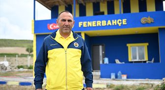 Fenerbahçe taraftarı evinin duvarlarını gönül verdiği takımın renklerine boyattı