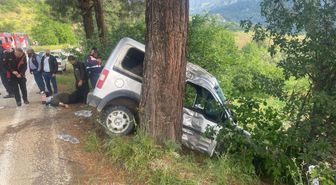 Kahramanmaraş’ta hafif ticari araç ağaca çarptı: 1’i ağır 4 yaralı