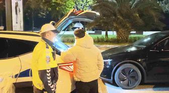 Kadıköy'de drift şovu yapan sürücüler yakalandı