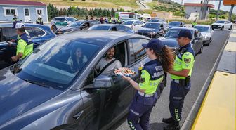 Otoyol jandarması yol güvenliği için bayram tatilinde de görev başında