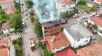 Taşova'da evin çatısında çıkan yangında maddi hasar oluştu
