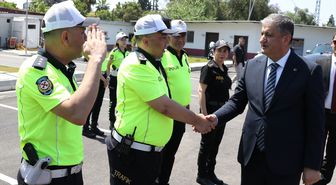 Adana Valisi Yavuz'dan emniyet personeline bayram ziyareti
