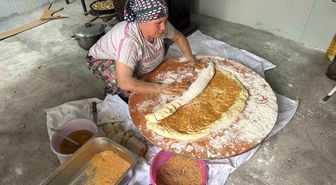 Bayrama özel köylerde taş fırınlarda pişen 'bayram çöreği' yok satıyor