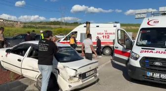 Çorum'da iki otomobil çarpıştı: 4 yaralı