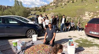 Güzelyurt'ta şekerli mezarlık ziyareti geleneği sürüyor
