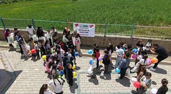 Irak sınırında yaşayan çocuklara bayram hediyesi