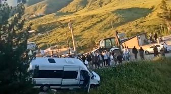 Mezarlık ziyareti dönüşü faciadan dönüldü: Freni patlayan minibüs şarampole yuvarlanmaktan son anda kurtuldu