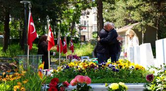 Şehit Aileleri Bayram Arefesinde Kabir Başında Dua Etti