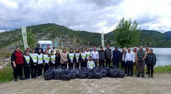 Süzmen Gölet'inde poşet poşet çöp toplandı
