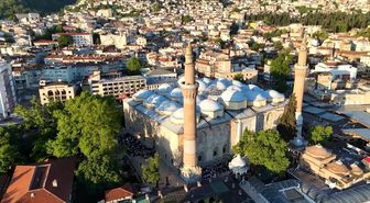 Bursa'da bayram coşkusu tarihi camilerde yaşandı