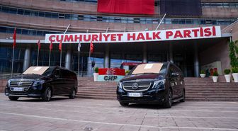 CHP'de iki lüks minibüs satışa çıkarıldı