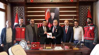 Bakan Yardımcısı Tarıkdaroğlu, şehit aileleri ve gazilerle bayramlaştı