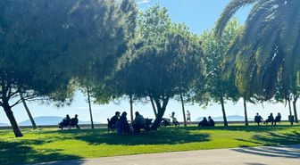 İstanbul'da bayramın ilk gününde vatandaşlar sahillerde ve millet bahçelerinde vakit geçirdi