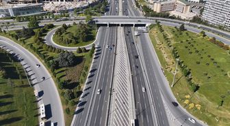 İstanbul'da bayramın ilk gününde yollar boş kaldı (Havadan görüntülerle)