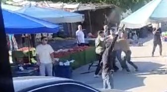 İzmir'de pazarcılar arasında silahlı kavga kamerada