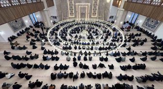 Kars'ta bayram namazında camiler doldu taştı