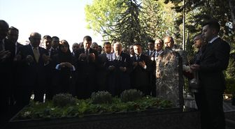 MHP Genel Başkanı Bahçeli, Alparslan Türkeş'in kabrini ziyaret etti