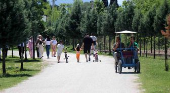Sakarya'da vatandaşlar bayramın ilk gününde tabiat parklarına akın etti