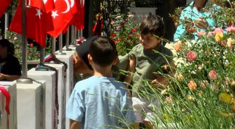 Kurban Bayramı'nda Edirnekapı Şehitliği'nde Duygusal Ziyaret: 'Şehitler Ölmez, Vatan Bölünmez'