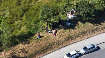 Sultangazi'de kurbanlıkları yol kenarları ve parklarda kestiler